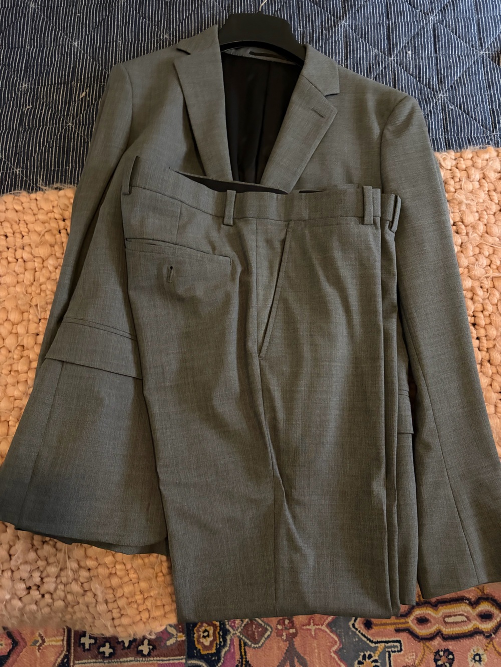 Theory Men's Gray Suit Set
